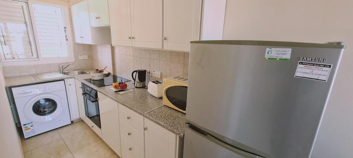 Stay Sunshine Apartment Paralimni Exterior foto